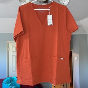 NWT Figs 3 pocket scrub top XL - matching pants available (M)